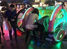 華秦樂(lè)吧車(chē)在廣西靈山步行街生意火爆