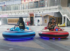 南昌恒茂夢時(shí)代廣場華秦太空飛船系列碰碰車廣受矚目
