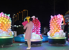華秦獅來(lái)運(yùn)轉(zhuǎn)游樂(lè)設(shè)備