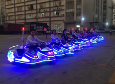 場地人氣單品，堪比警車還酷炫的摩托車！