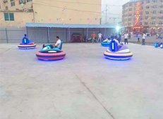 在廣場上，小孩子都喜歡什么樣的游樂設(shè)備